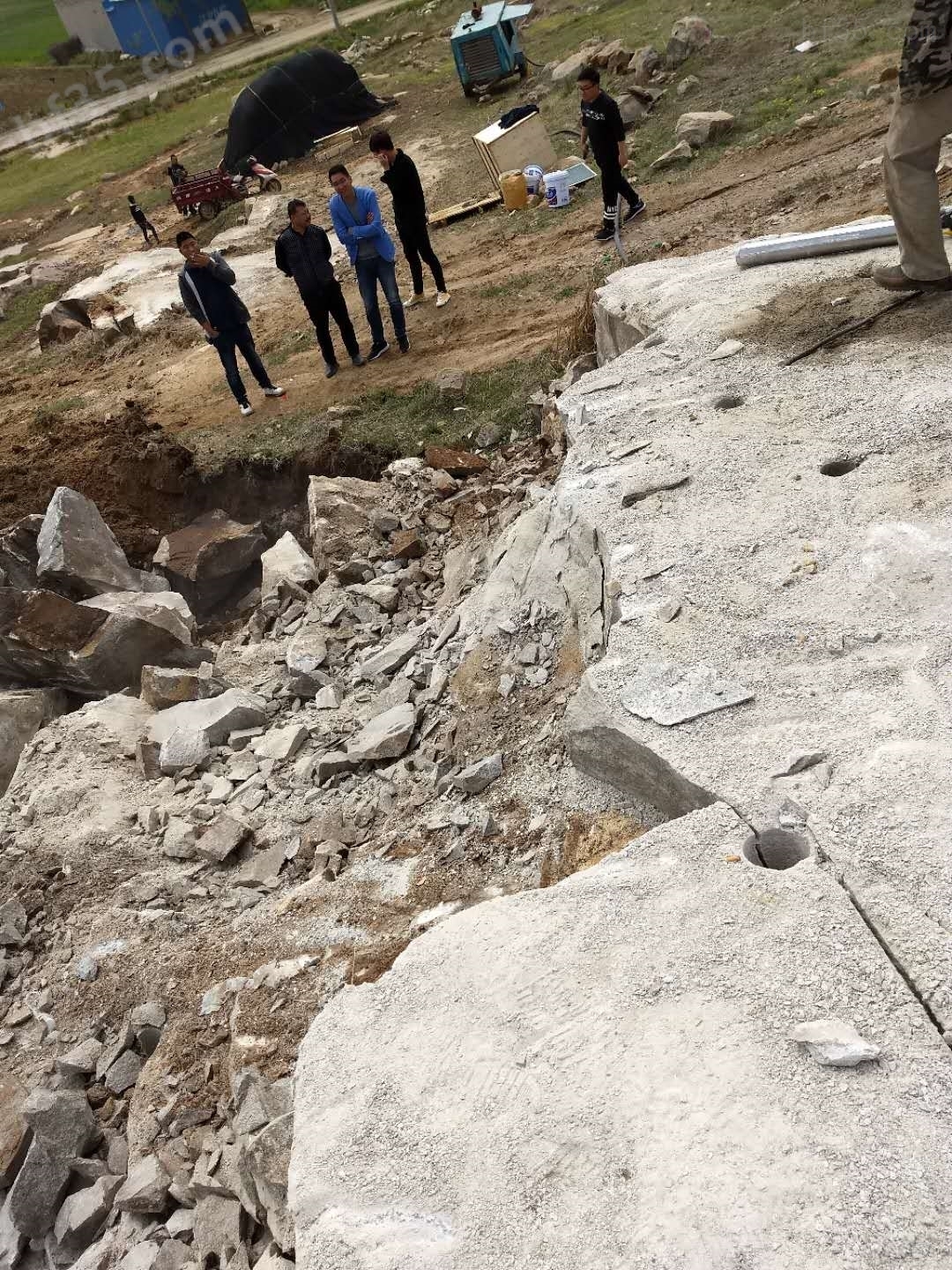 矿山岩石破碎柱塞式劈裂棒郴州厂家售后维修