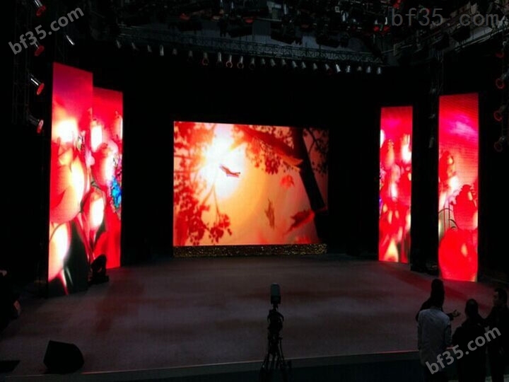 大型舞台P5全彩led显示屏厂家每平方米价格